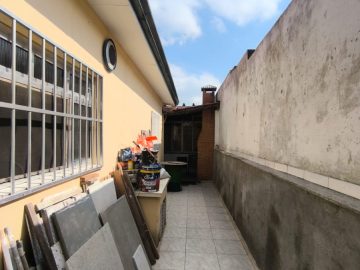 Venda - casa térrea e terreno amplo e edícula – Construtores