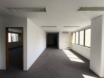 Aluguel - Sala Comercial 152m² - Cidade Monções - SP